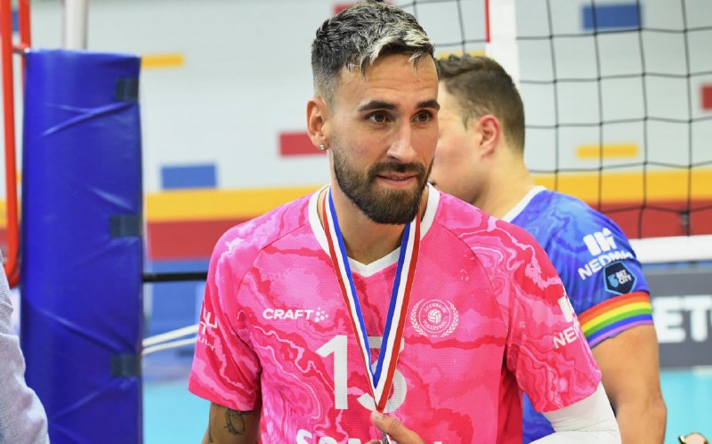 Volleyball-Star und LGBTQ-Propagandist als Pädophiler überführtð¥Mit dem niederländischen Volleyballspieler