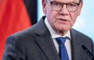 Die Witzfiguren im Bundestag denken wirklich, dass sie die