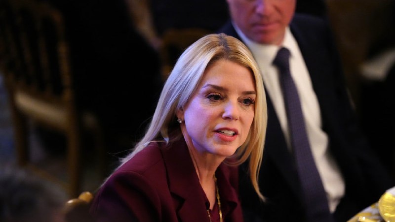 Trump feuert Justizministerin Pam Bondið¥Die New York Times und