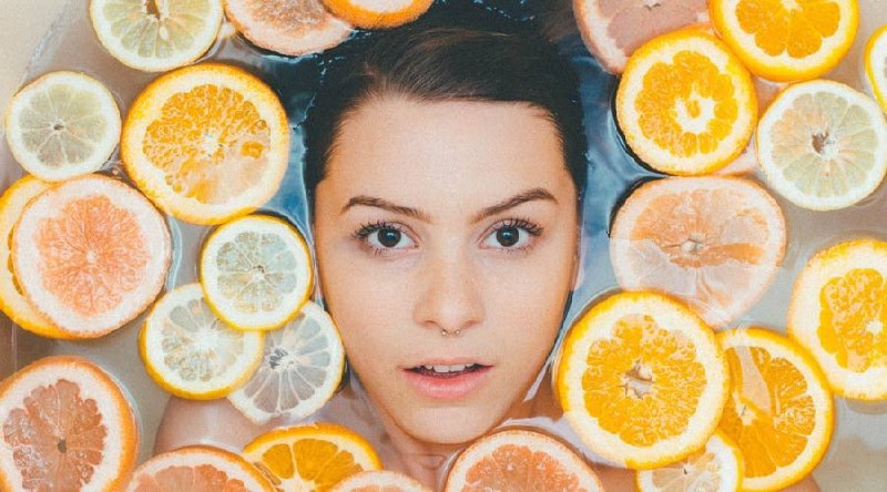 Vitamin C verschweißt Eiweiß und andere Substanzen zu Kollagenfasern