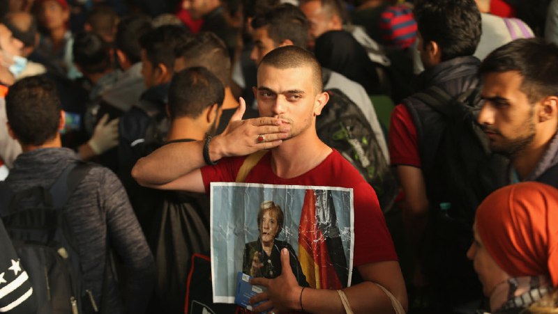 Ungarn warnt: Schleuserbanden erobern Balkanrouteð¥Die EU-Migrationspolitik hat komplett versagt.