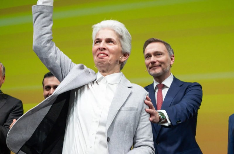 Fahne im Wind: Fliegt die FDP aus dem Bundestag?Weder