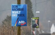 Linksradikale Gruppe greift AfD-Wahlhelfer mit Pfefferspray anIn der Nacht