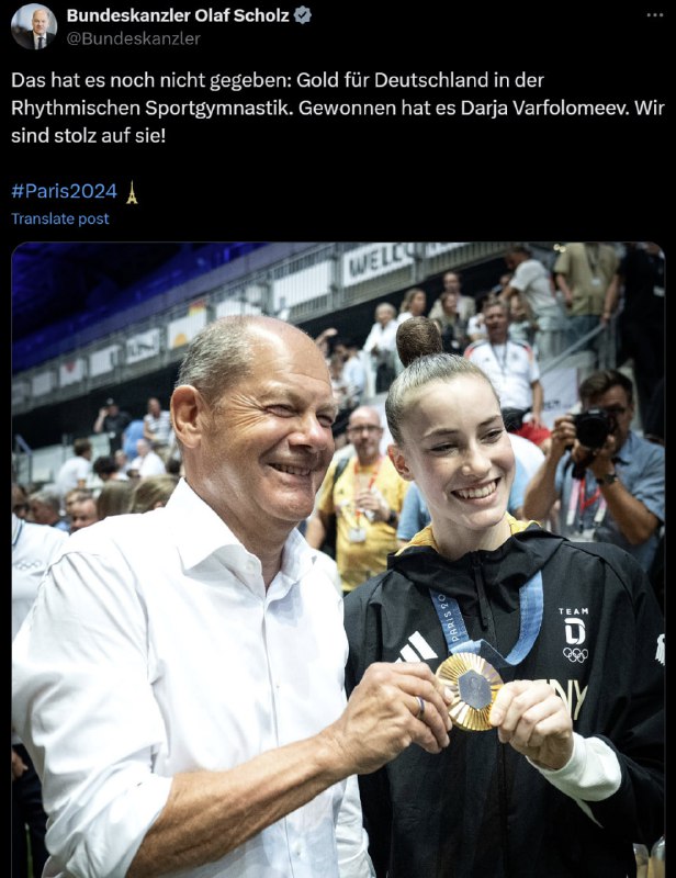 Wenn die Regierung schon keine Leistung bringt, dann schmückt