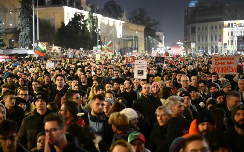 Nach Massenprotesten: Bulgariens Regierung tritt geschlossen zurückð¥Nach massenhaften Anti-Korruptions-Protesten