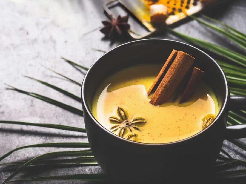 Goldene Milch wird traditionell bei Sodbrennen, Schlafstörungen, Zwölffingerdarmgeschwüren, Asthma,