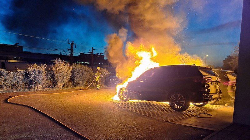Klimaaktivisten bekennen sich zu Brandanschlag auf Autos ..und trotzdem