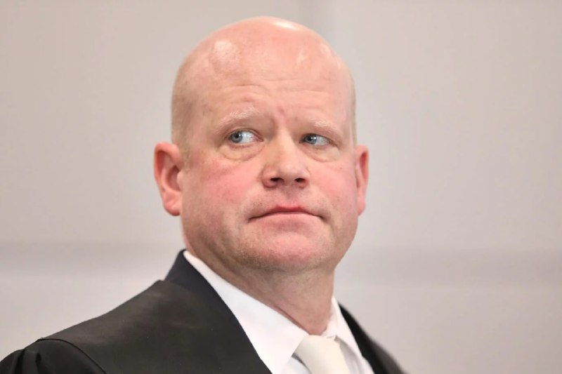 „Aus der Luft gegriffen“ – Vosgerau gewinnt gegen linksextremes