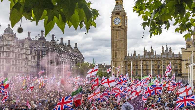 Zehntausende protestieren in London gegen MigrationEin hohes Polizeiaufkommen sicherte