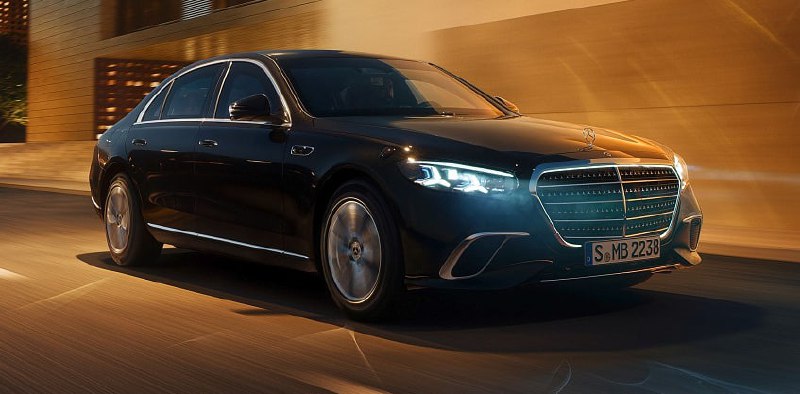 Elektro? Nein, danke! Merz lässt sich im 12-Zylinder-Verbrenner chauffieren