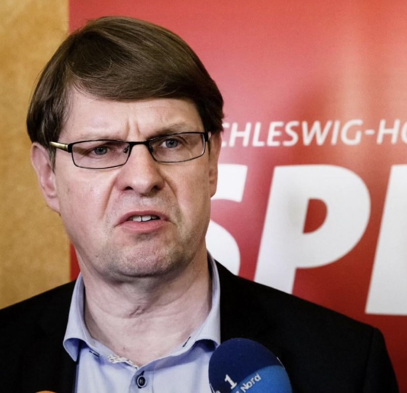 Der SPD-Linksaußen Ralf Stegner hält sich mit Beschimpfungen des