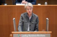 Nordrhein-Westfalens Schulministerin Dorothee Feller (CDU) hat die Lehrer in