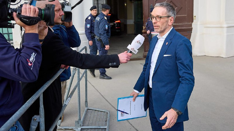 Preisexplosion beim Diesel: FPÖ fordert radikalen SteuerschnittDie Preise an