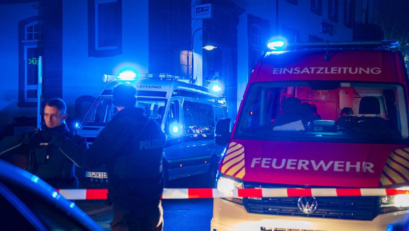 Gießen: Autofahrer rast in Bushaltestelle bei Weihnachtsmarkt ð¥Im hessischen