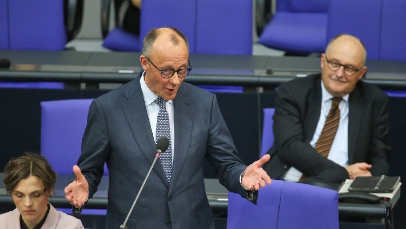 Merz will Bürger per elektronischer Fußfessel erziehenð¥In der neuesten