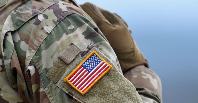 US-Armee ringt um Soldaten, die wegen Bidens militärischer Impfpflicht